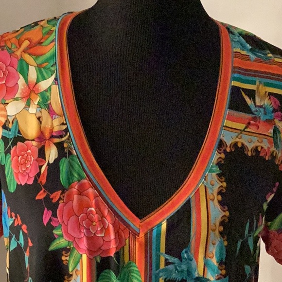 Johnny Was V-neck Swing Top Size L - Picture 2 of 9